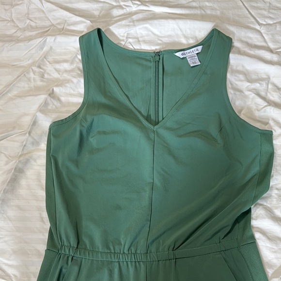 NWOT: Athleta Brooklyn Casual Green Sleeveless Jumpsuit with Relaxed Fit - Picture 2 of 5